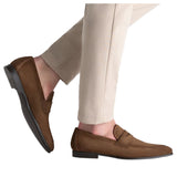 Magnanni Men's Diezma Línea Flex Suede Penny Loafer – Taupe